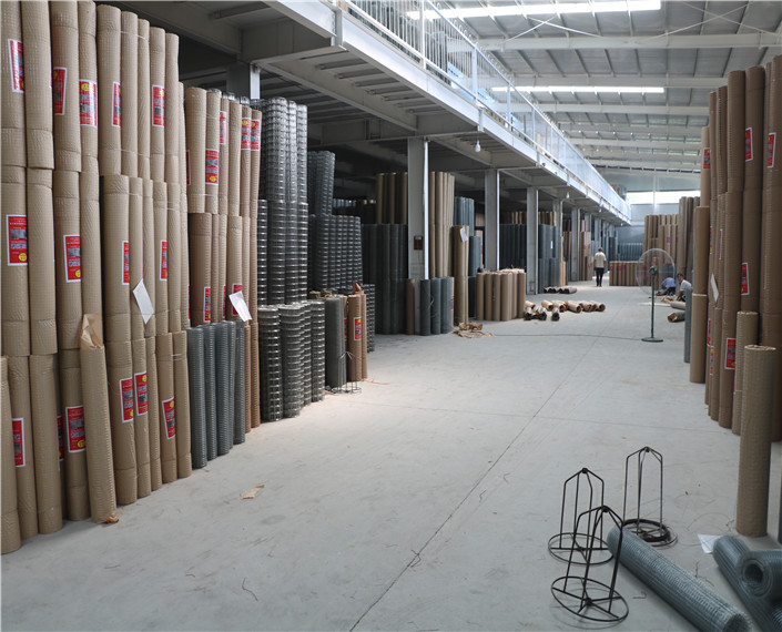 電焊網(wǎng)車間(圖1)